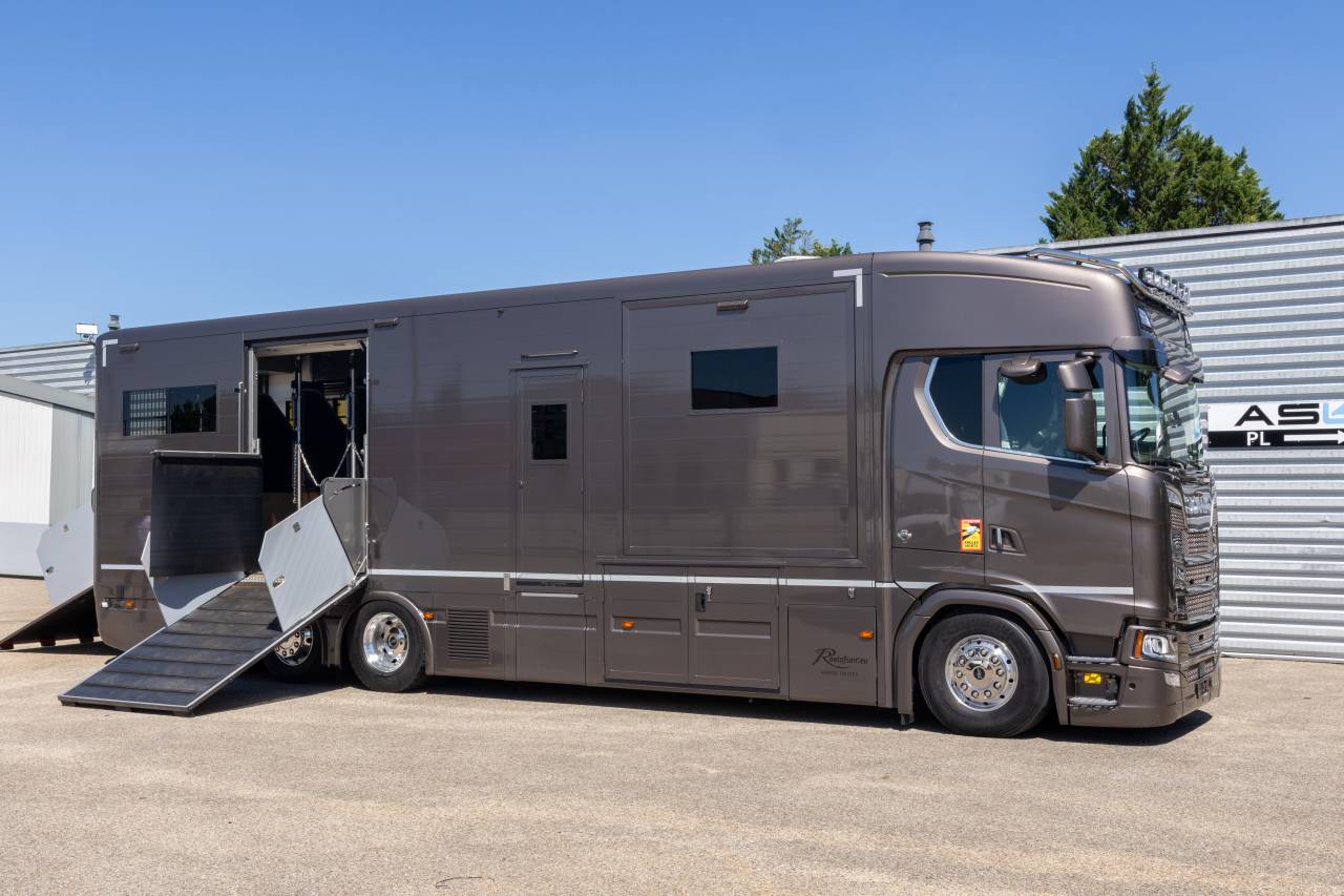 Zware paardenvrachtwagen (groot rijbewijs) Roelofsen  2023 Tweedehands