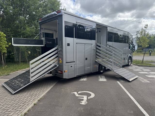 Zware paardenvrachtwagen (groot rijbewijs) Volvo VOLVO FM12 360ch 2023 Nieuw