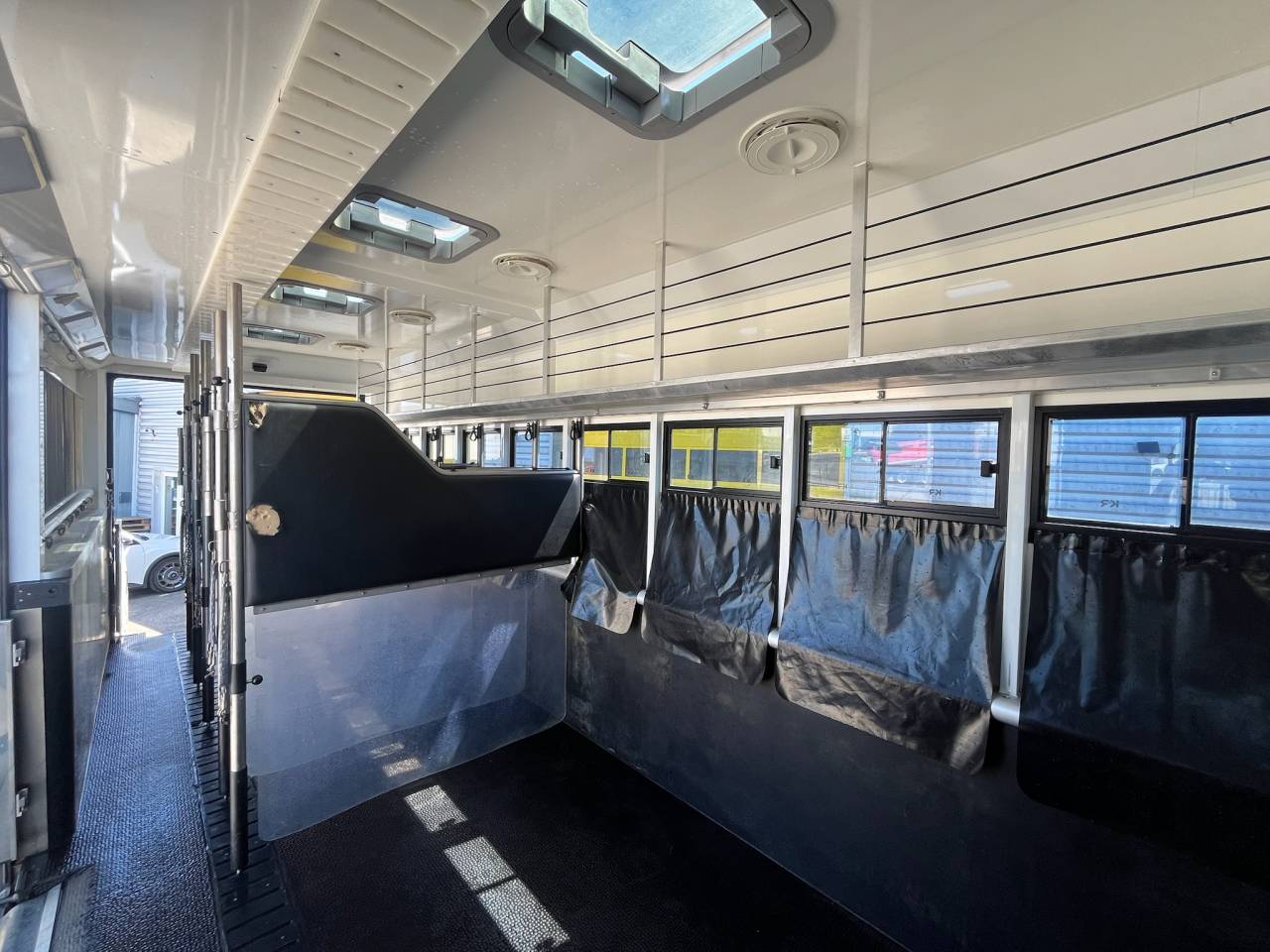 Zware paardenvrachtwagen (groot rijbewijs) Mercedes  2022 Tweedehands