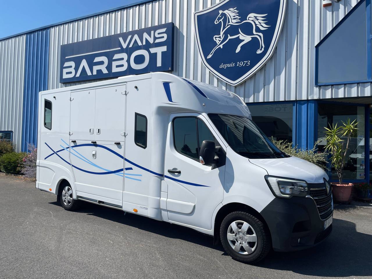 Kleine paardenvrachtwagen (B rijbewijs) Theault master 2023 Tweedehands