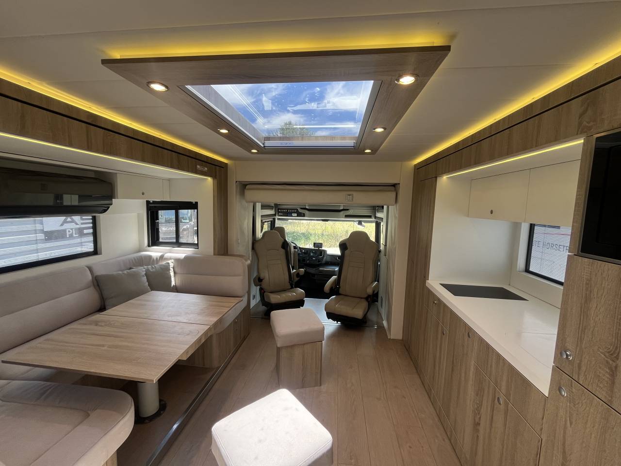 Zware paardenvrachtwagen (groot rijbewijs) STX  2018 Tweedehands
