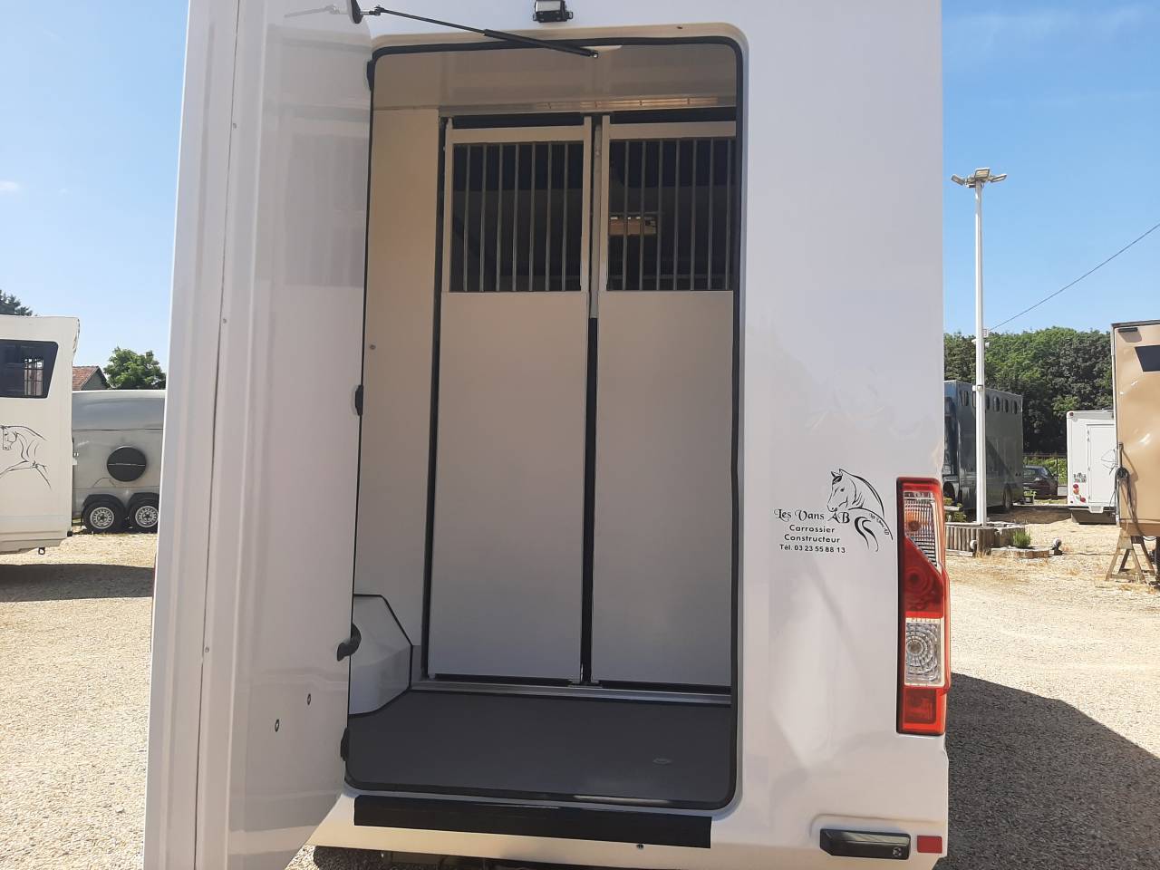 Kleine paardenvrachtwagen (B rijbewijs) Renault Master 2019 Tweedehands
