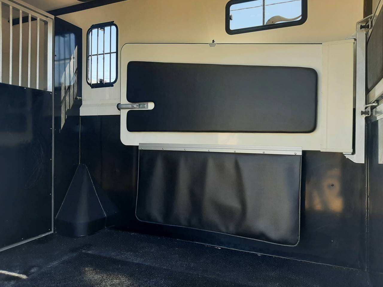 Kleine paardenvrachtwagen (B rijbewijs) Renault Master 2019 Tweedehands