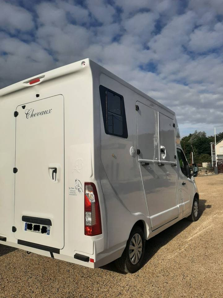 Kleine paardenvrachtwagen (B rijbewijs) Renault master 2017 Tweedehands