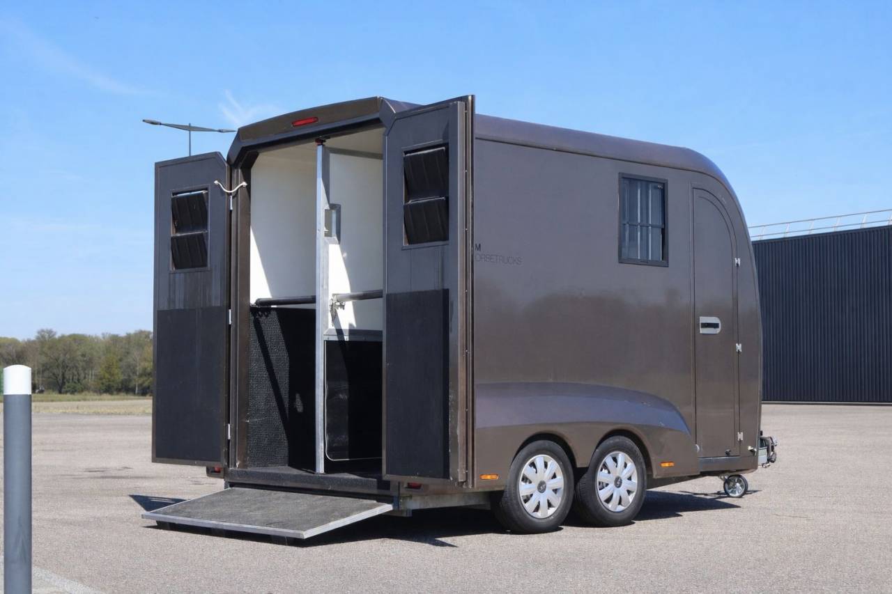 Paardentrailers STX EXCLUSIVE TRAILER STALLE 2 Paarden 2021 Tweedehands