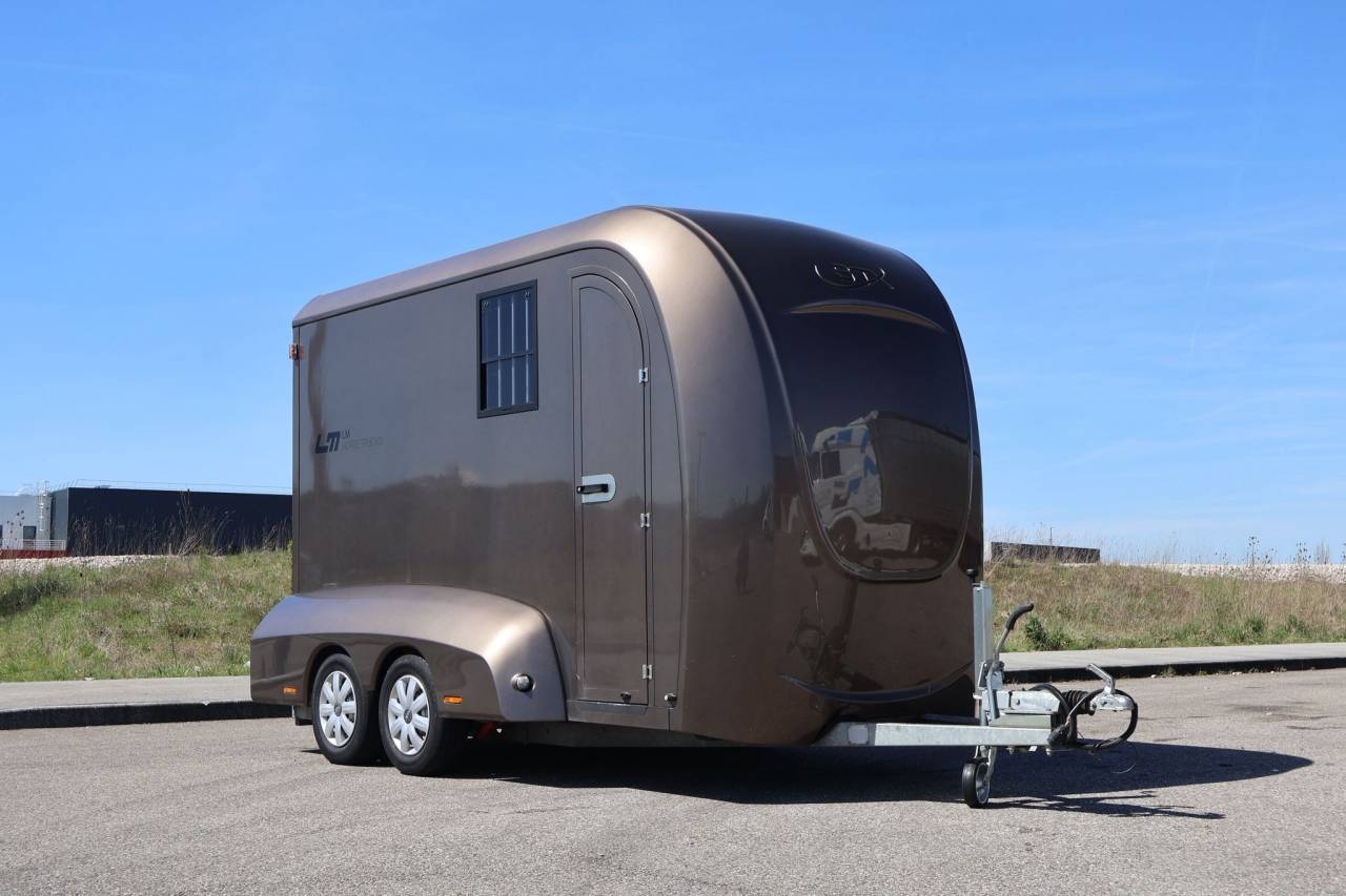 Paardentrailers STX EXCLUSIVE TRAILER STALLE 2 Paarden 2021 Tweedehands