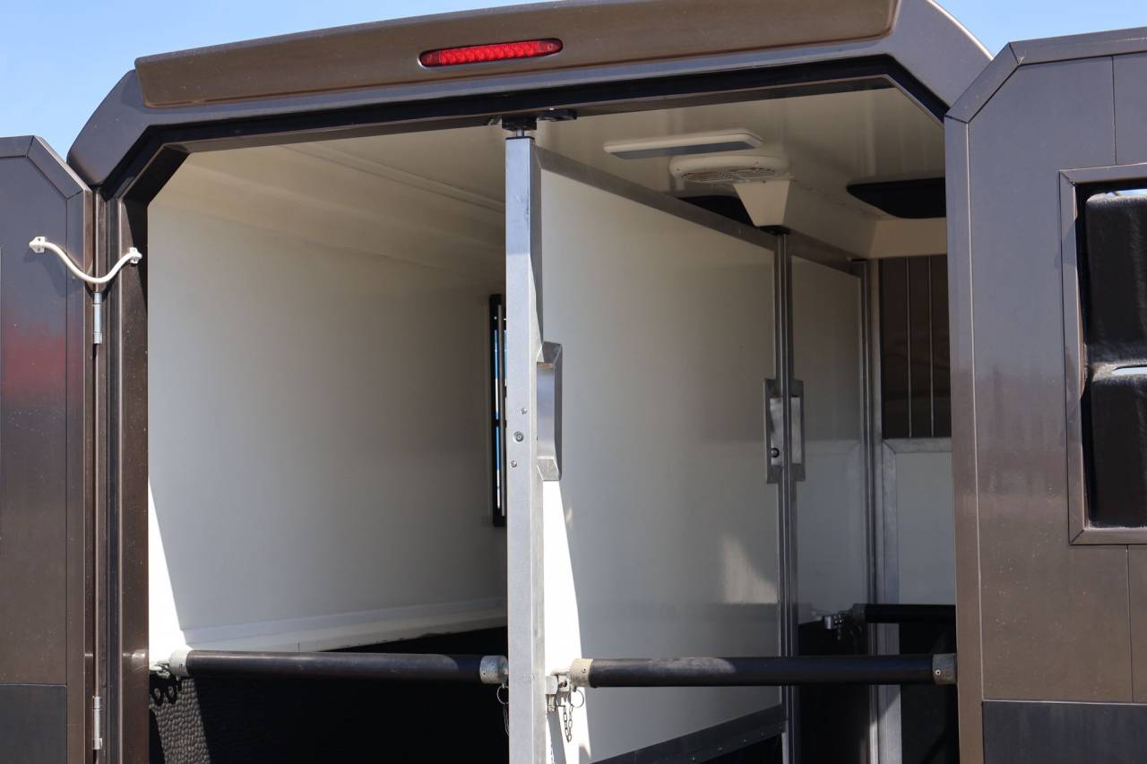 Paardentrailers STX EXCLUSIVE TRAILER STALLE 2 Paarden 2021 Tweedehands
