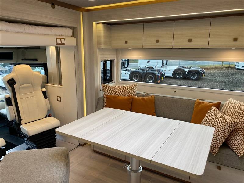 Zware paardenvrachtwagen (groot rijbewijs) Mercedes ketterer 2021 Tweedehands