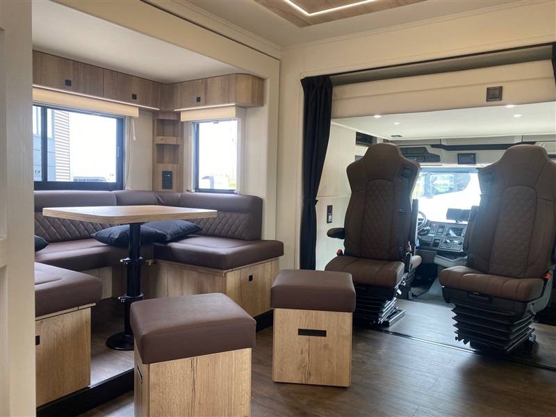 Zware paardenvrachtwagen (groot rijbewijs) Scania krismar 2023 Tweedehands
