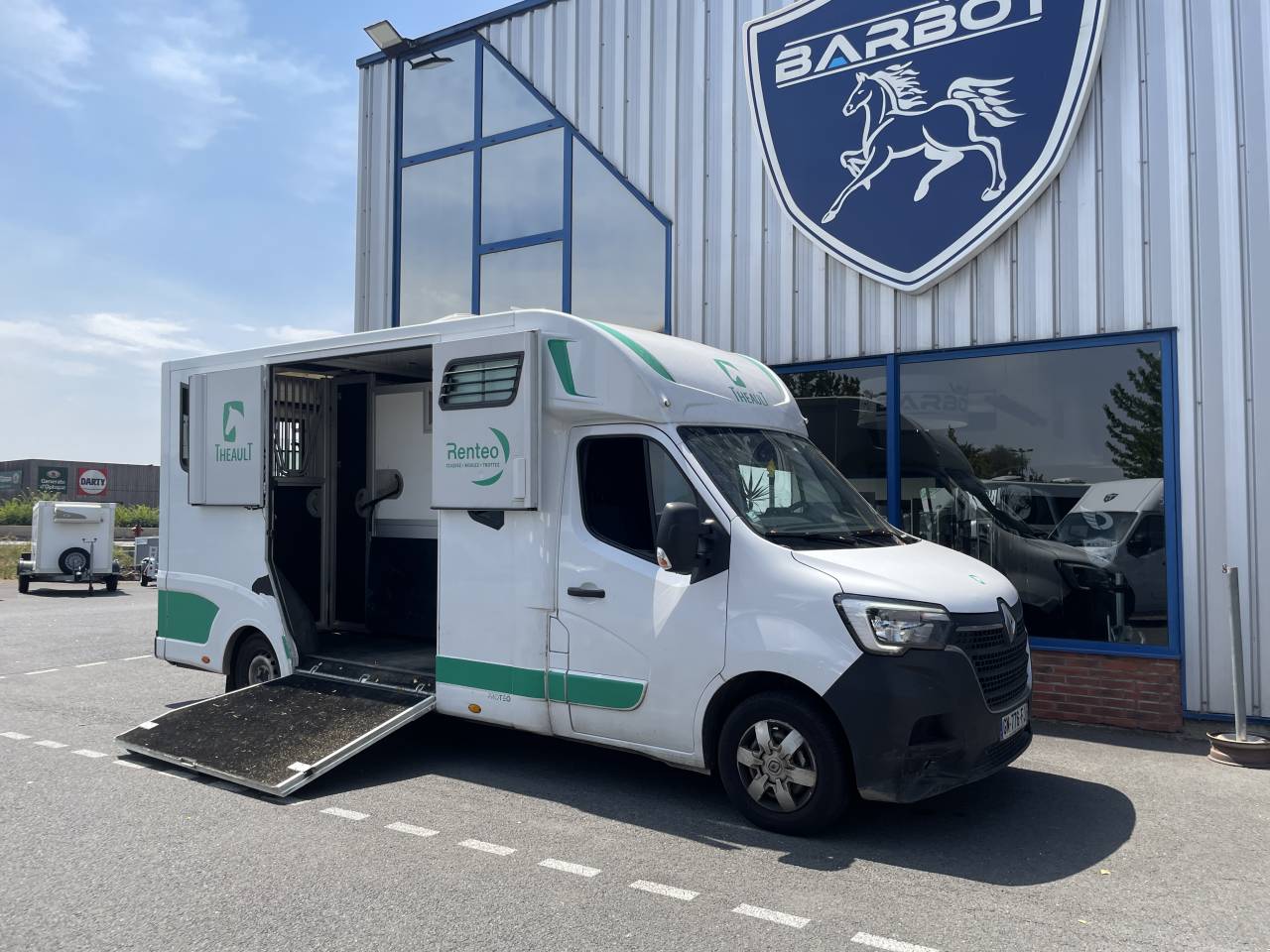 Kleine paardenvrachtwagen (B rijbewijs) Theault master 2023 Tweedehands