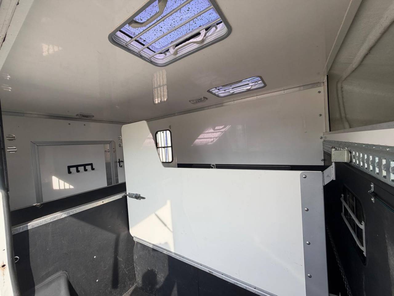 Kleine paardenvrachtwagen (B rijbewijs) ACR Renault Master 2013 Tweedehands