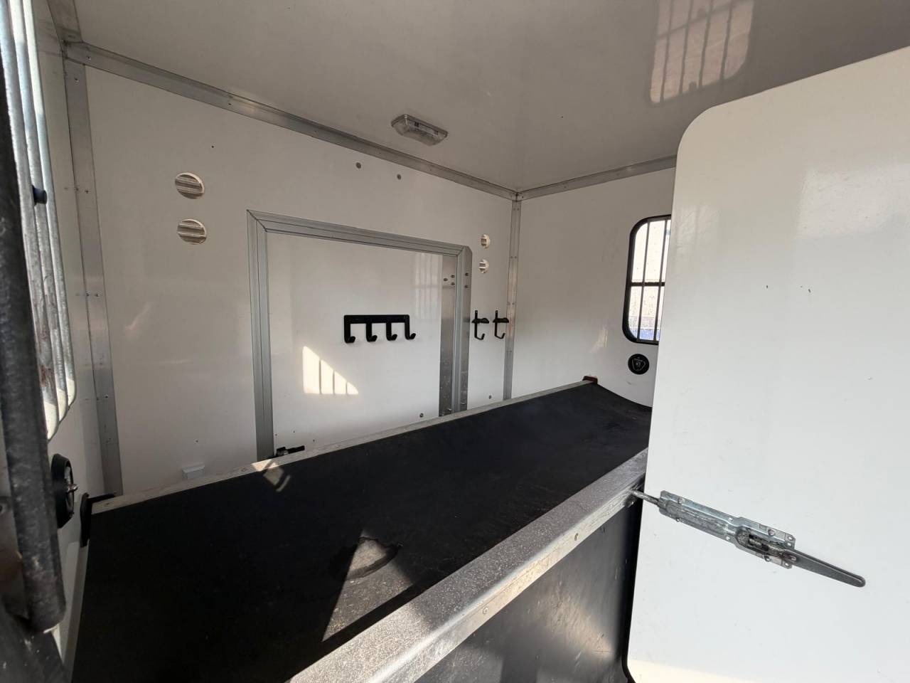 Kleine paardenvrachtwagen (B rijbewijs) ACR Renault Master 2013 Tweedehands