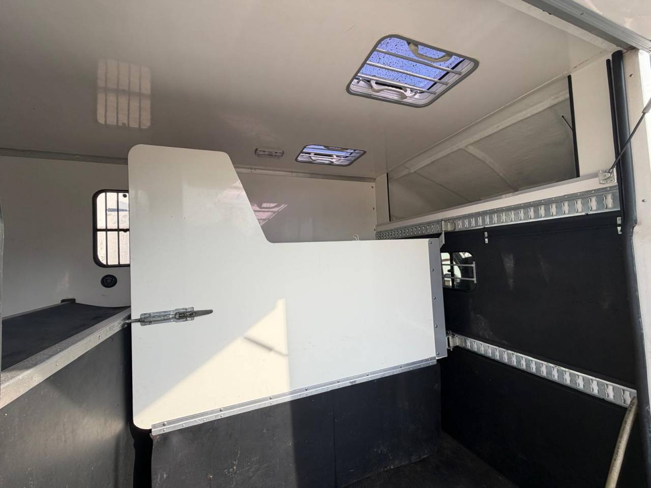 Kleine paardenvrachtwagen (B rijbewijs) ACR Renault Master 2013 Tweedehands