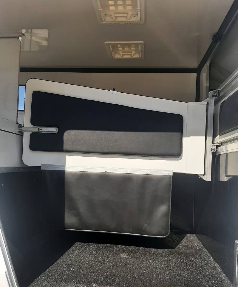 Kleine paardenvrachtwagen (B rijbewijs) Renault Master 2023 Tweedehands