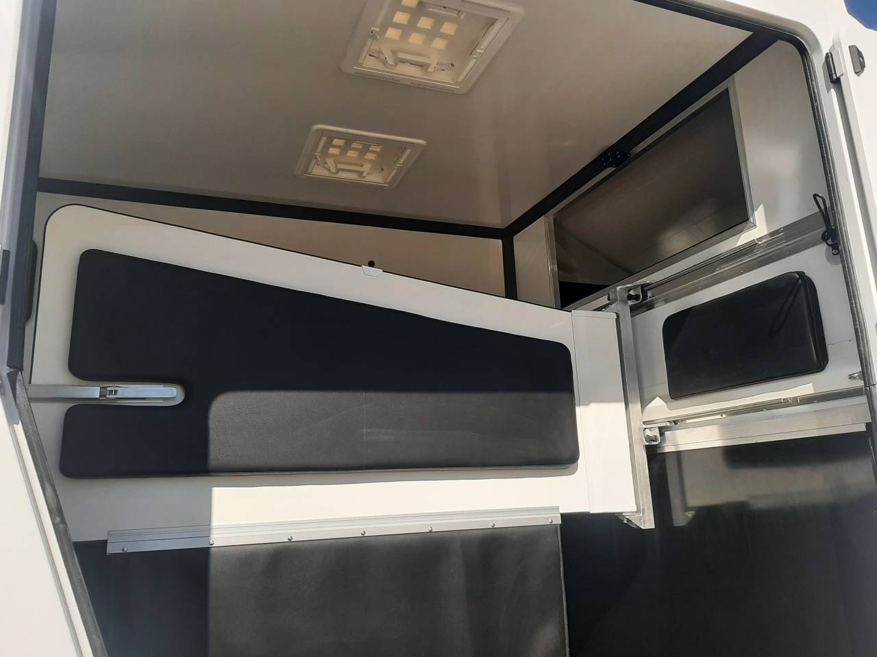 Kleine paardenvrachtwagen (B rijbewijs) Renault Master 2023 Tweedehands