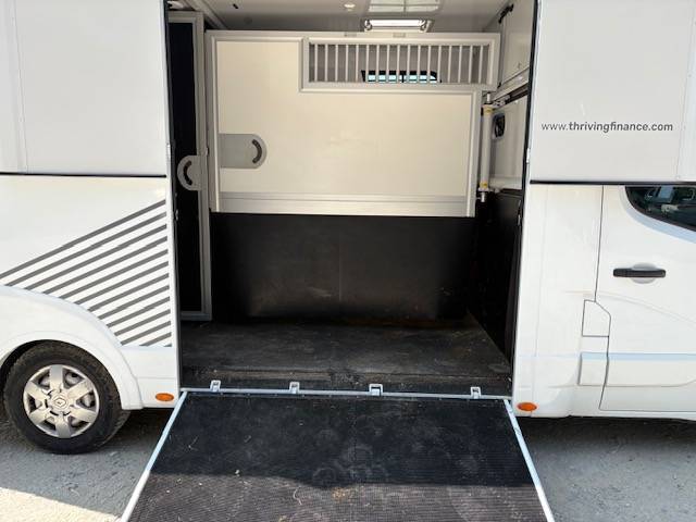 Kleine paardenvrachtwagen (B rijbewijs) Theault Theault 2023 Tweedehands