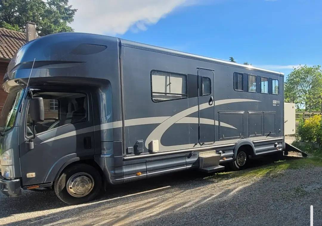 Zware paardenvrachtwagen (groot rijbewijs) Isuzu Equitrek 2025 Tweedehands
