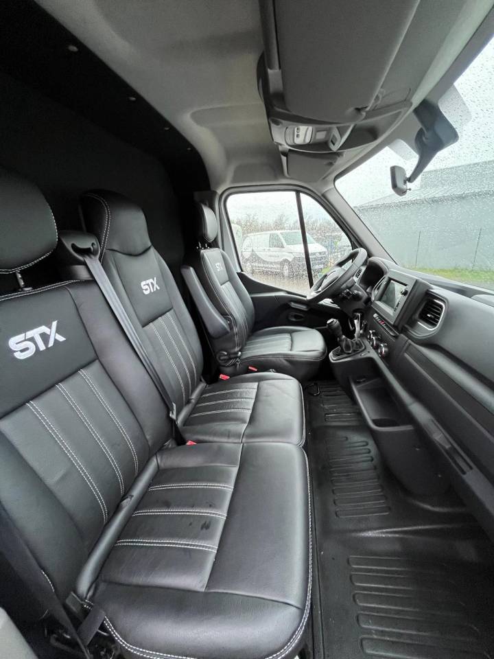 Kleine paardenvrachtwagen (B rijbewijs) STX  2024 Tweedehands