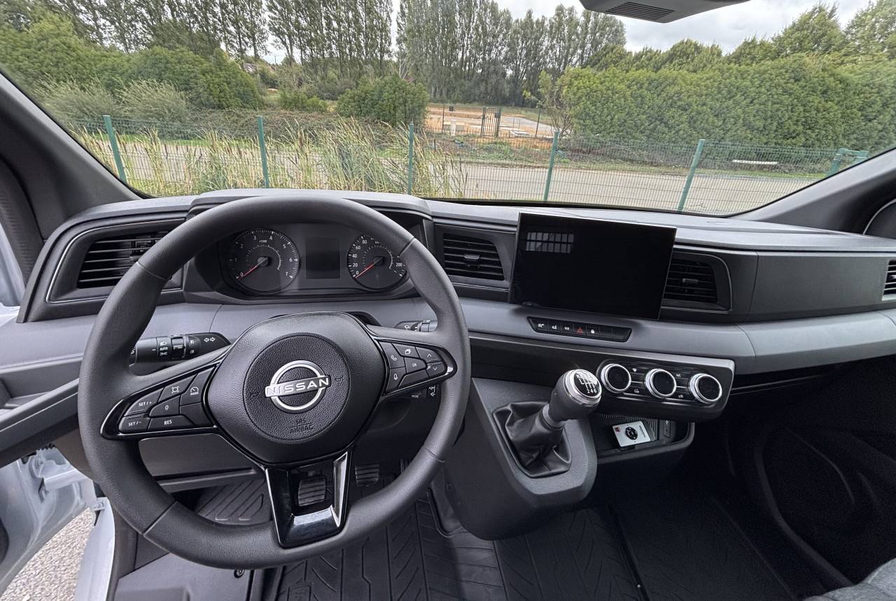 Kleine paardenvrachtwagen (B rijbewijs) AP Petit Nissan Interstar L2 2026 Nieuw