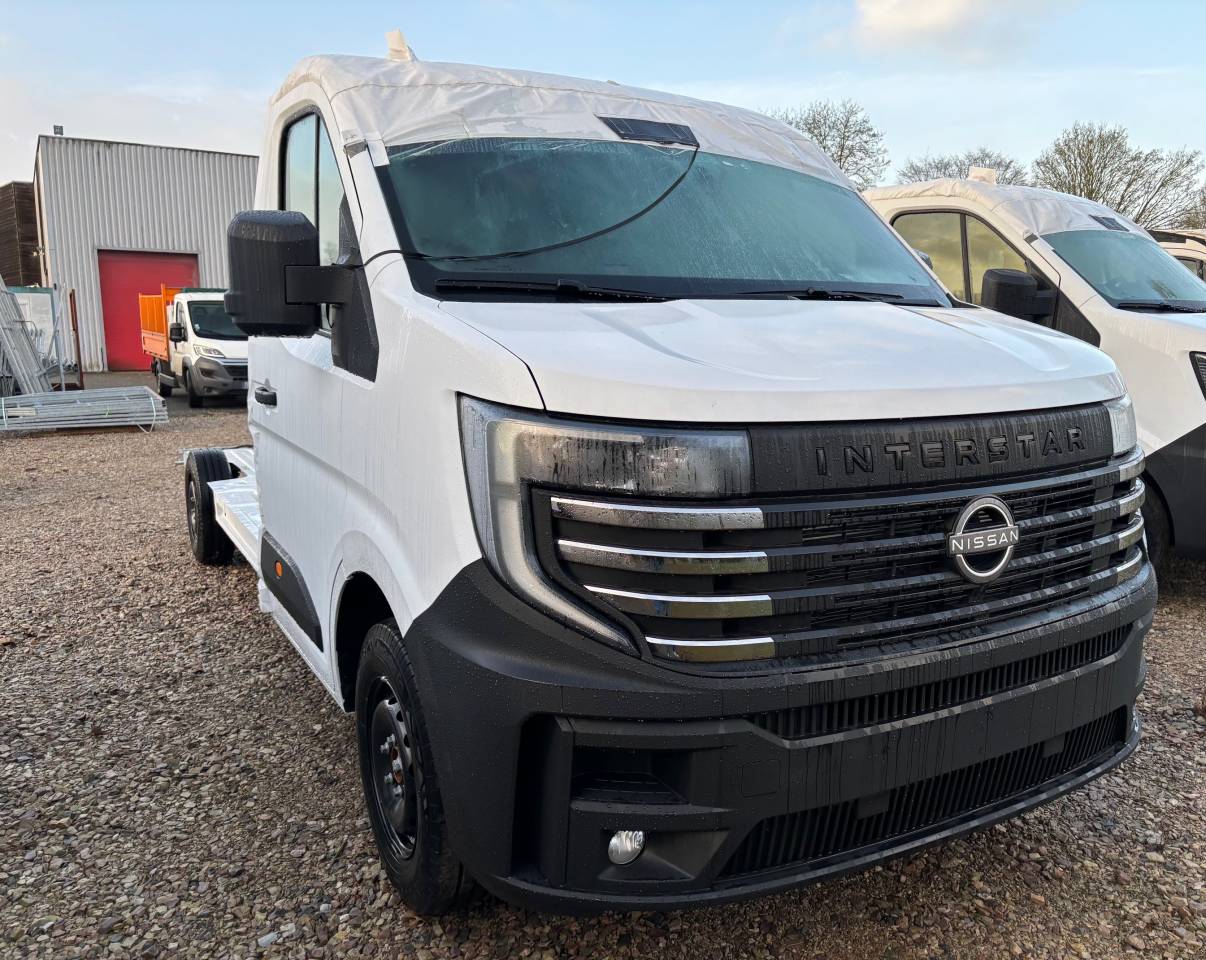 Kleine paardenvrachtwagen (B rijbewijs) AP Petit Nissan Interstar L2 2026 Nieuw