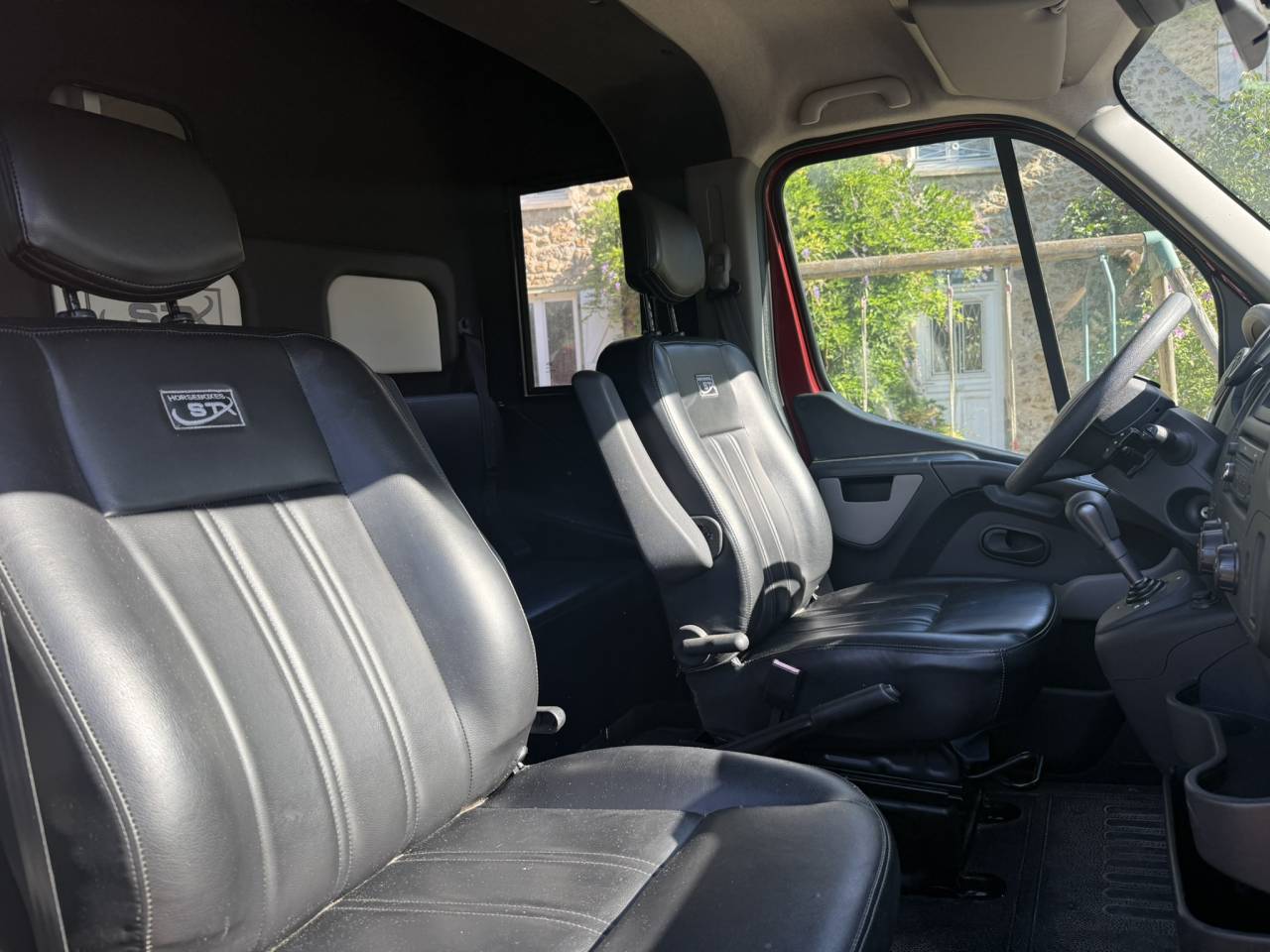 Kleine paardenvrachtwagen (B rijbewijs) Renault Renault Master DCI 150 STX mod&egrave;le Stalle 2015 Tweedehands