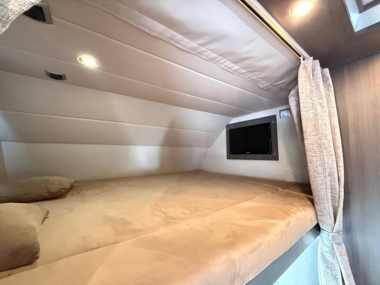 Zware paardenvrachtwagen (groot rijbewijs) STX STX 6 CHEVAUX  2011 Tweedehands