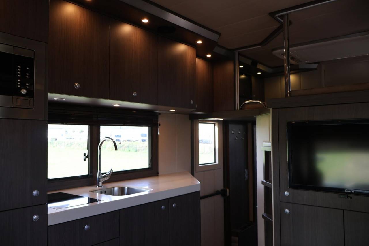 Zware paardenvrachtwagen (groot rijbewijs) STX STX 6 CHEVAUX  2011 Tweedehands