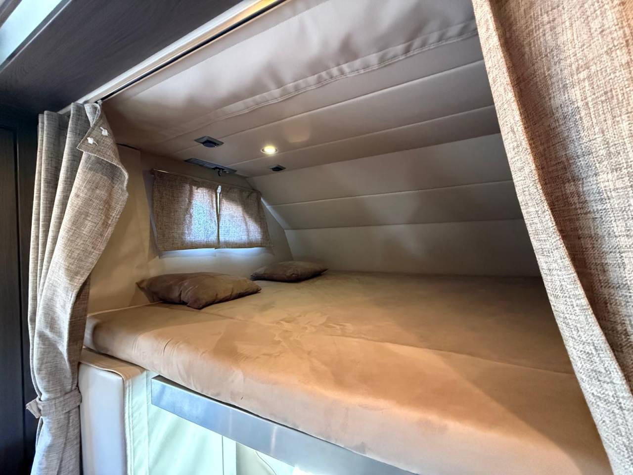 Zware paardenvrachtwagen (groot rijbewijs) STX STX 6 CHEVAUX  2011 Tweedehands
