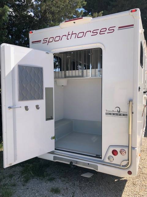 Kleine paardenvrachtwagen (B rijbewijs) Trans Box Svelto 5 2023 Tweedehands