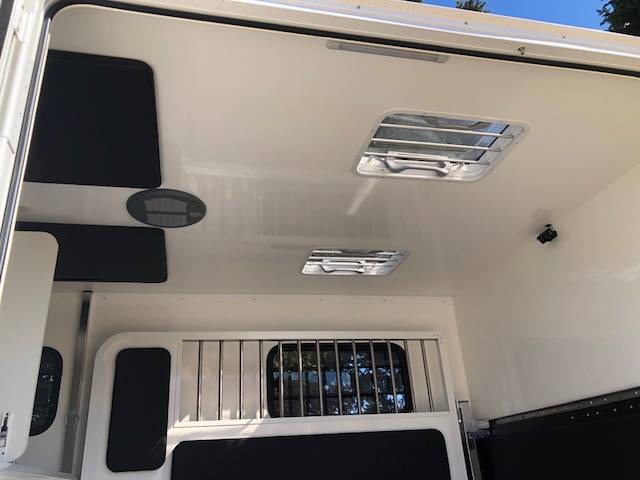 Kleine paardenvrachtwagen (B rijbewijs) Trans Box Svelto 5 2023 Tweedehands