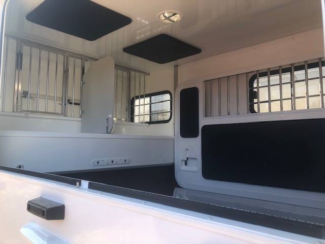 Kleine paardenvrachtwagen (B rijbewijs) Trans Box Svelto 5 2023 Tweedehands