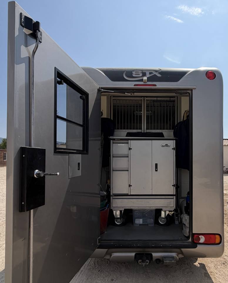 Kleine paardenvrachtwagen (B rijbewijs) STX 3 places assises Stalle 2 chevaux  2014 Tweedehands