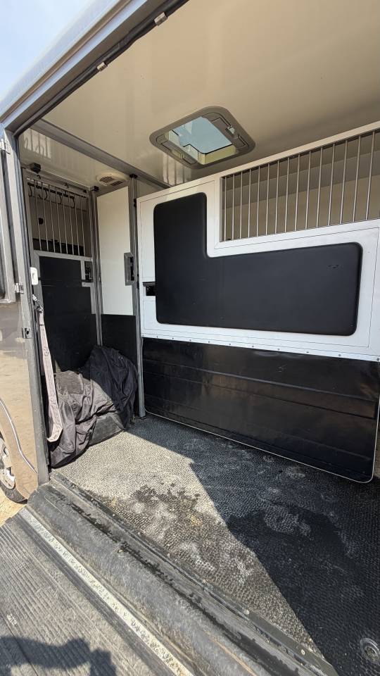 Kleine paardenvrachtwagen (B rijbewijs) STX 3 places assises Stalle 2 chevaux  2014 Tweedehands