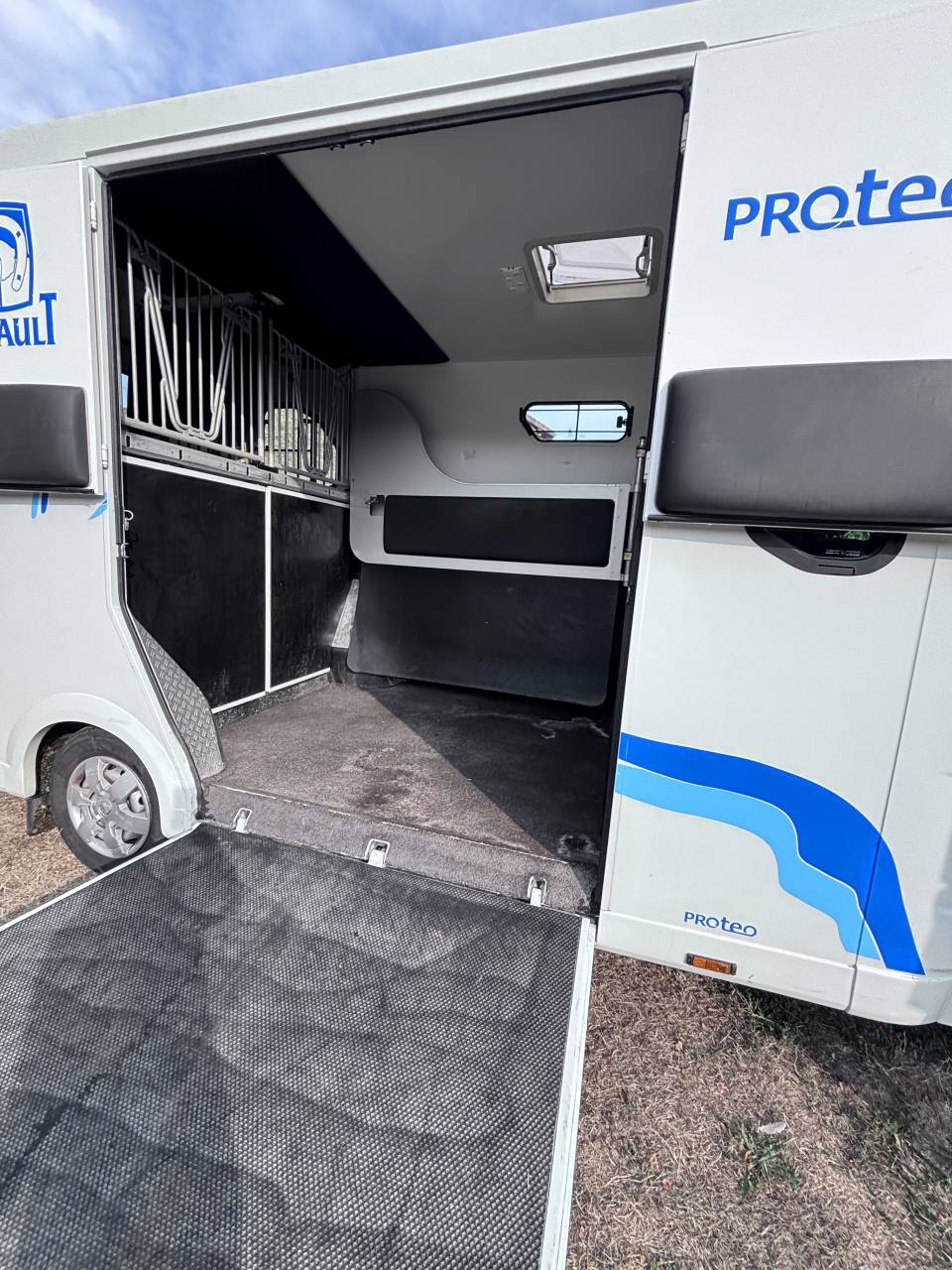 Kleine paardenvrachtwagen (B rijbewijs) Renault Master Proteo 2010 Tweedehands