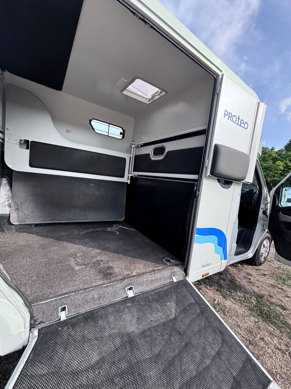 Kleine paardenvrachtwagen (B rijbewijs) Renault Master Proteo 2010 Tweedehands