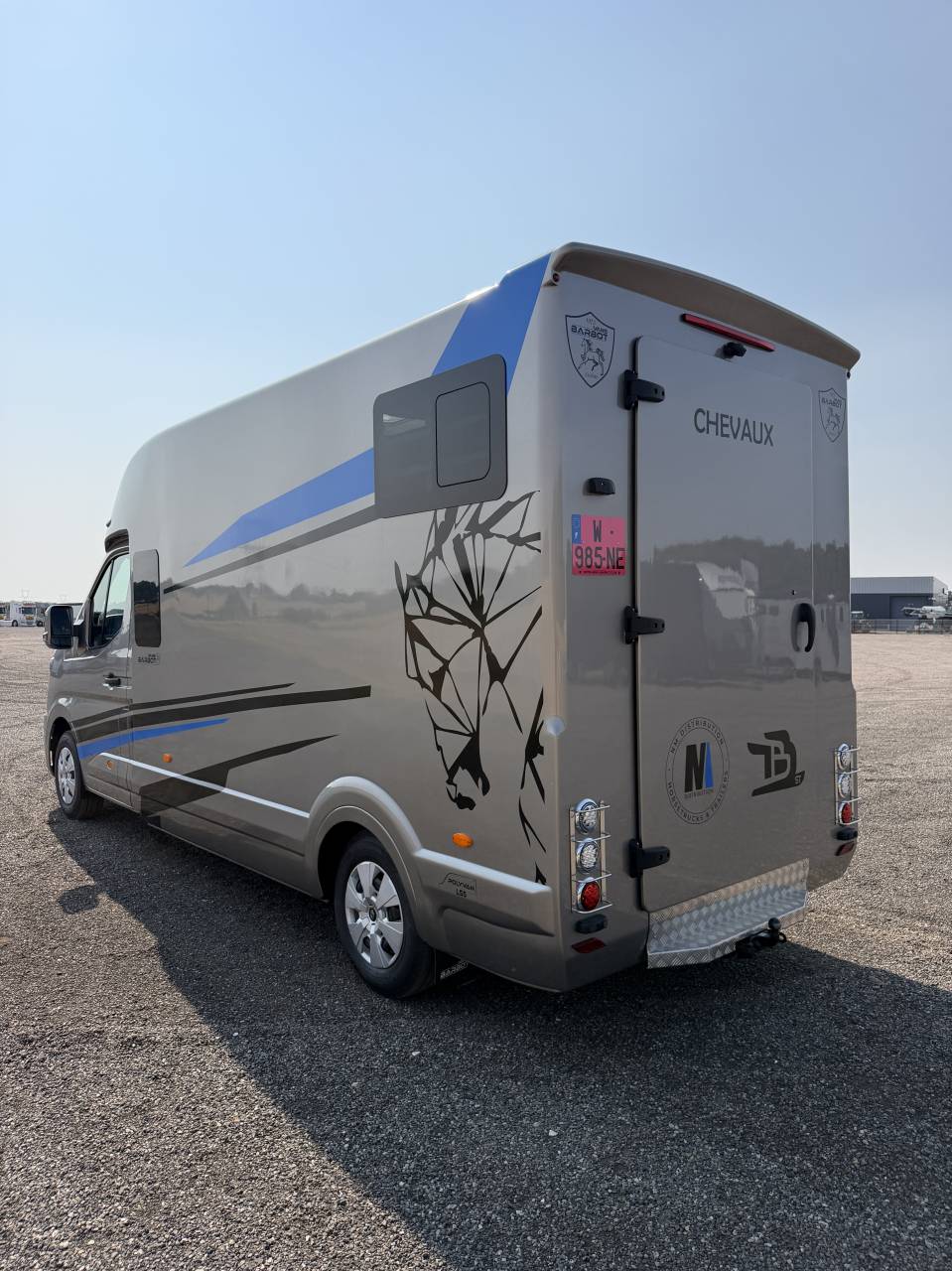 Kleine paardenvrachtwagen (B rijbewijs) Barbot LS5 Renault master  2026 Nieuw
