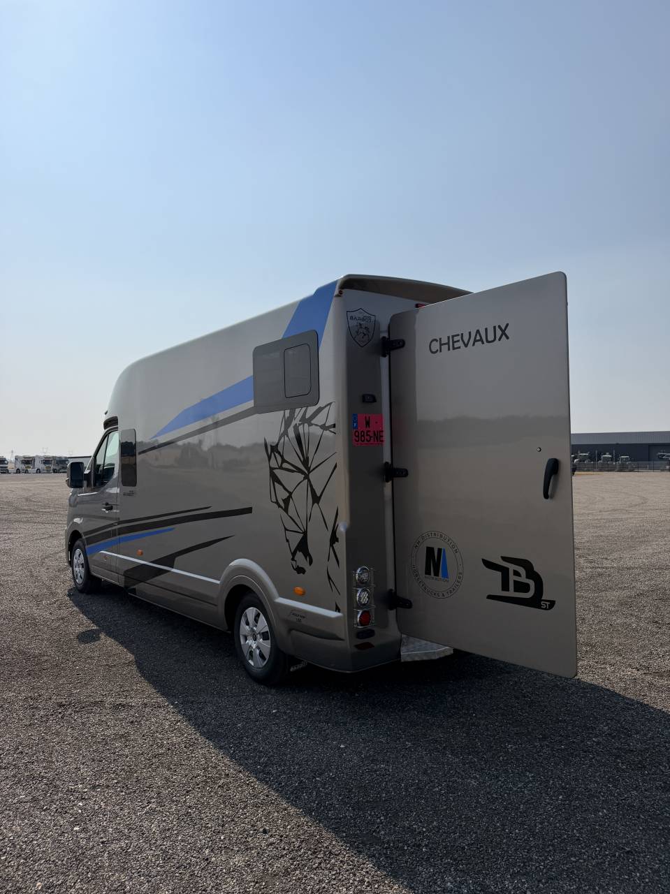 Kleine paardenvrachtwagen (B rijbewijs) Barbot LS5 Renault master  2026 Nieuw