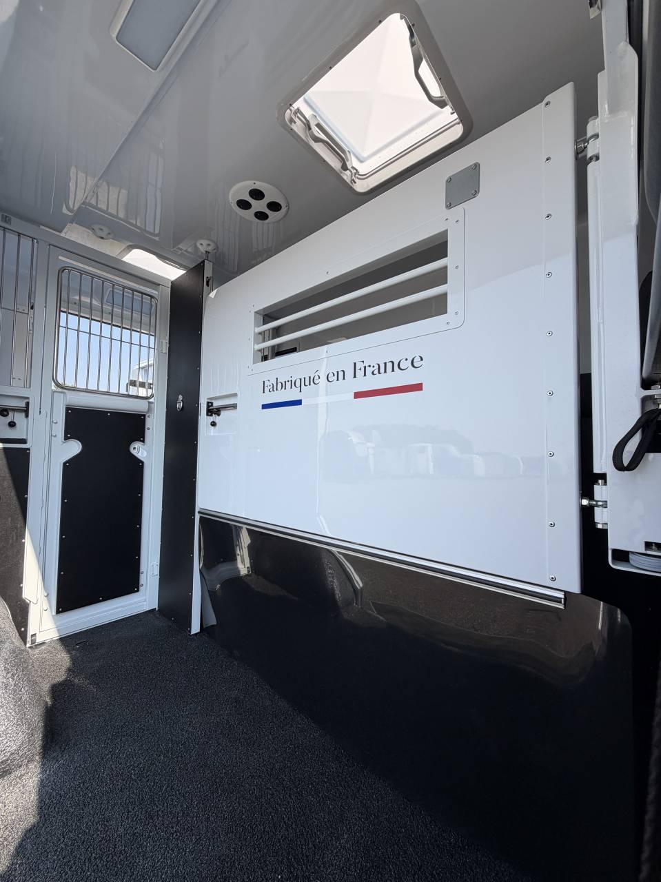 Kleine paardenvrachtwagen (B rijbewijs) Barbot LS5 Renault master  2026 Nieuw