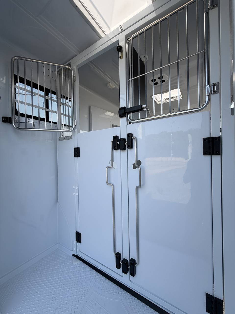 Kleine paardenvrachtwagen (B rijbewijs) Barbot LS5 Renault master  2026 Nieuw