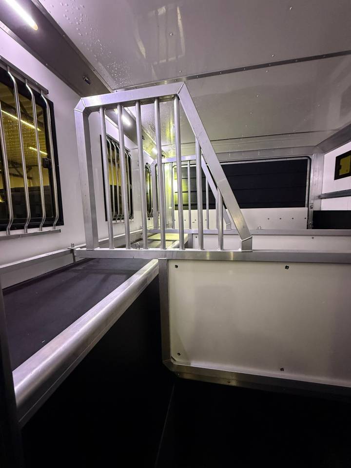 Zware paardenvrachtwagen (groot rijbewijs) Iveco living 2017 Tweedehands