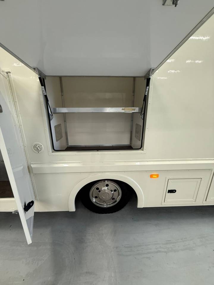 Zware paardenvrachtwagen (groot rijbewijs) Iveco living 2017 Tweedehands