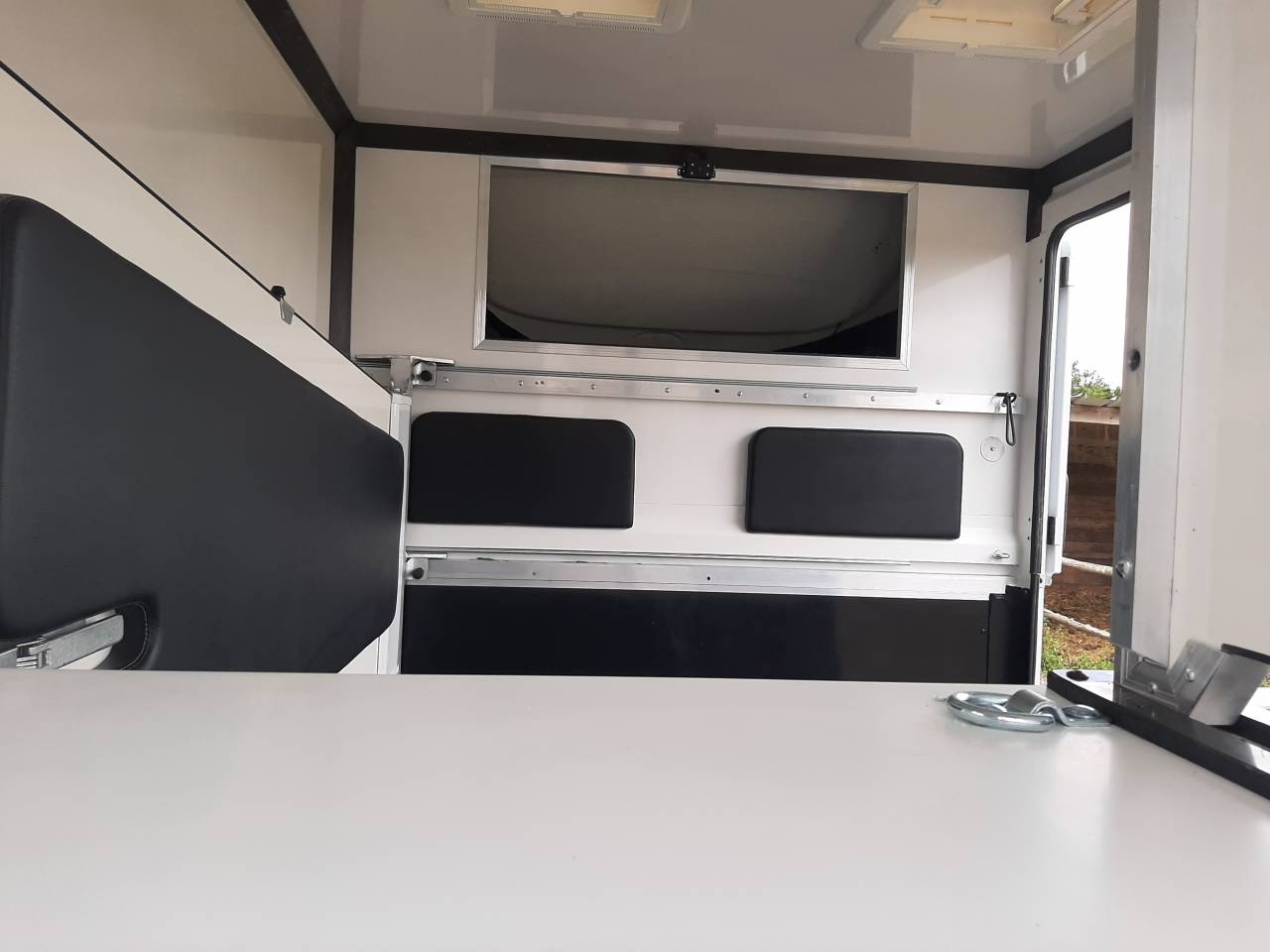 Kleine paardenvrachtwagen (B rijbewijs) Renault Master 2017 Tweedehands
