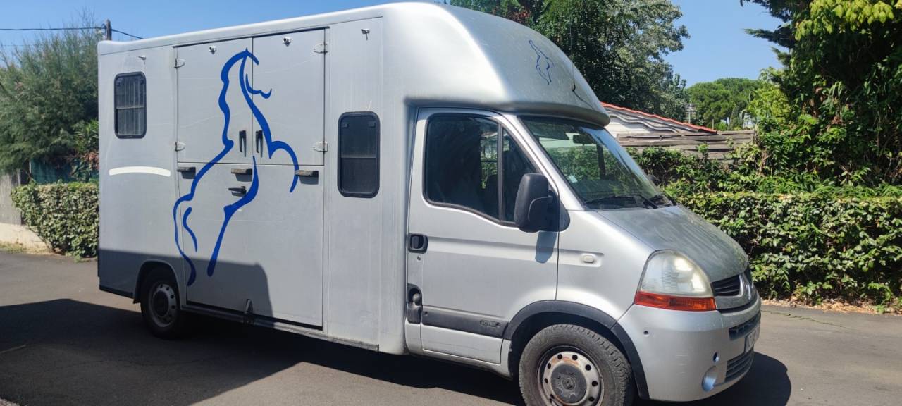Kleine paardenvrachtwagen (B rijbewijs) Chardron renault Master 2010 Tweedehands