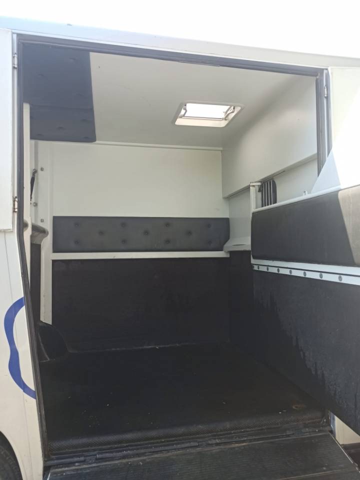 Kleine paardenvrachtwagen (B rijbewijs) Chardron renault Master 2010 Tweedehands