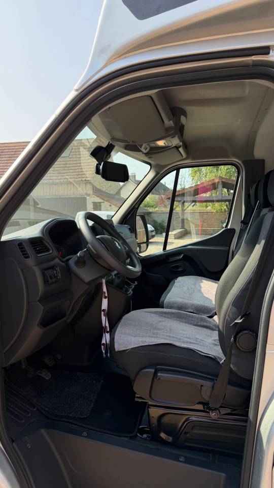Kleine paardenvrachtwagen (B rijbewijs) Renault Master  2025 Tweedehands