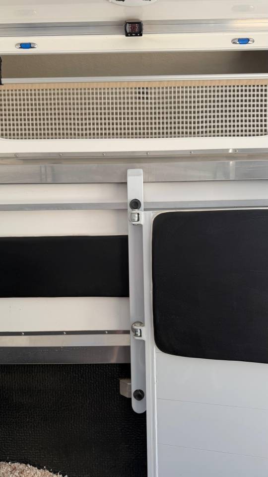 Kleine paardenvrachtwagen (B rijbewijs) Renault Master  2025 Tweedehands