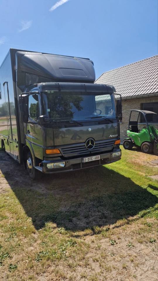 Mercedes atego 4 paarden 