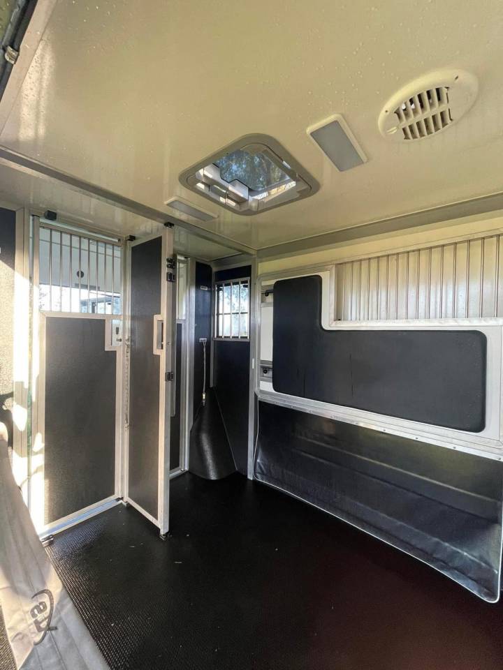 Kleine paardenvrachtwagen (B rijbewijs) STX Renault Master 2022 Nieuw
