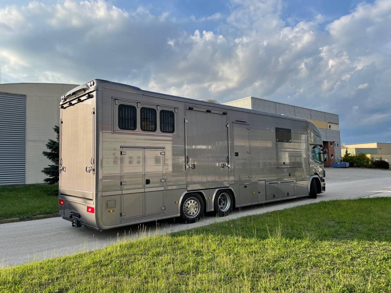 Zware paardenvrachtwagen (groot rijbewijs) Scania SCANIA P360 DICKENHERR POP OUT 2014 Tweedehands