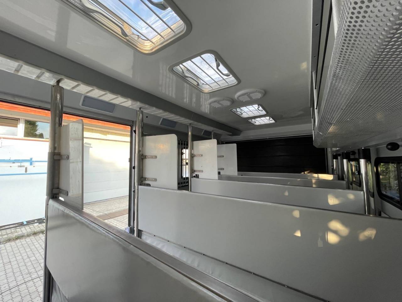 Zware paardenvrachtwagen (groot rijbewijs) Scania SCANIA P360 DICKENHERR POP OUT 2014 Tweedehands